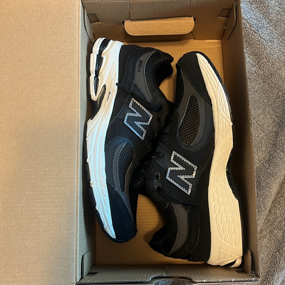 New balance 2002R
